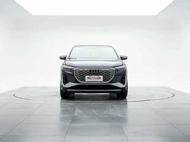 AUDI Q4 E TRON 2024
