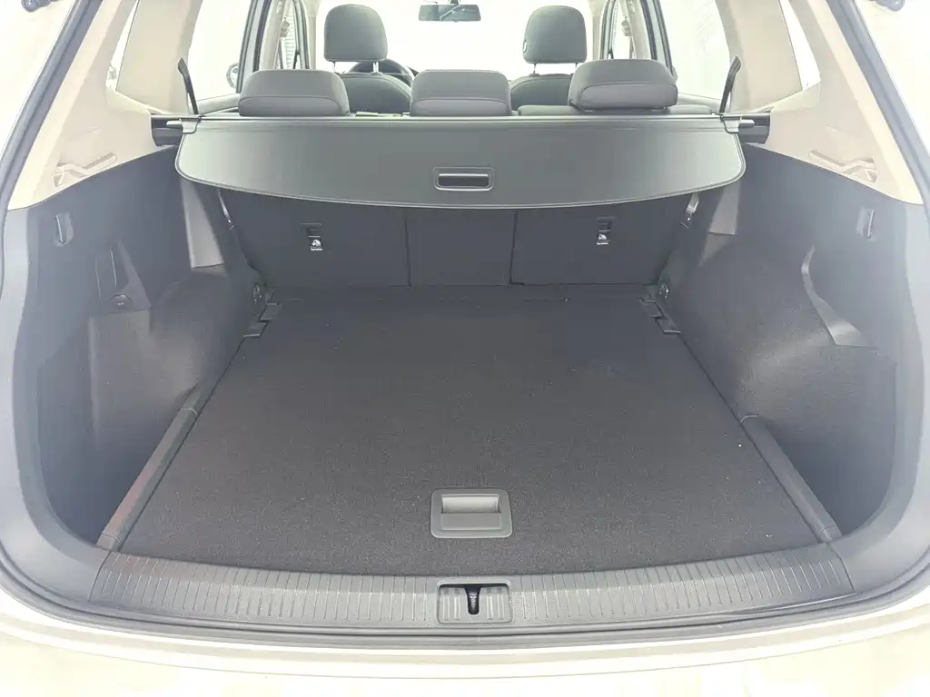 Volkswagen Tiguan L — миниатюра 13