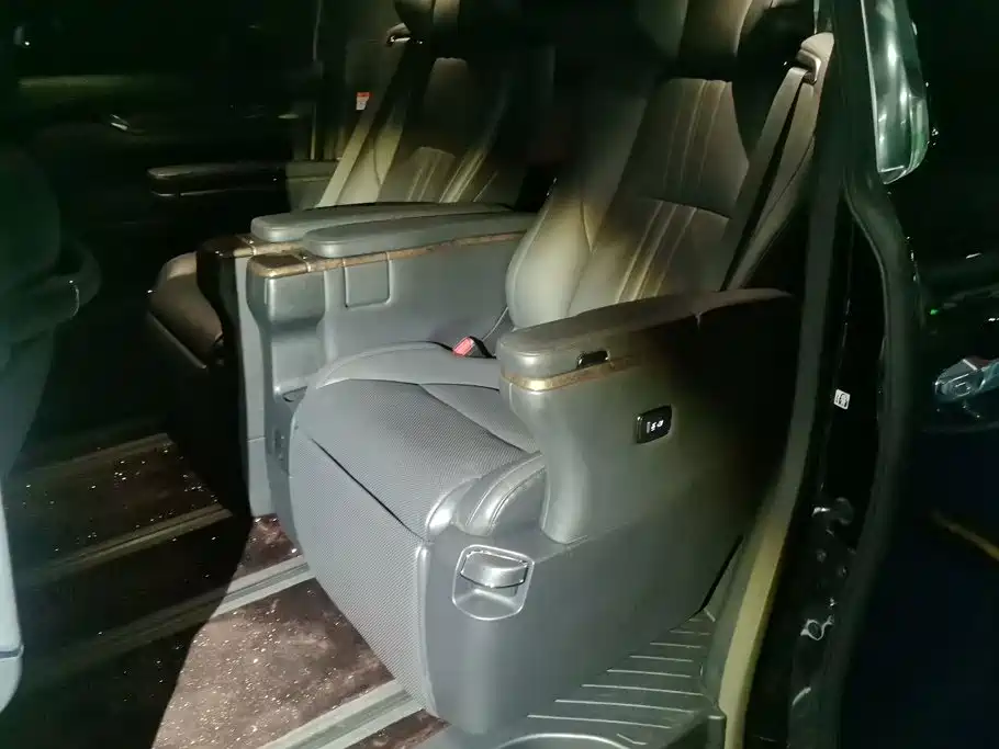 Toyota Vellfire — миниатюра 11