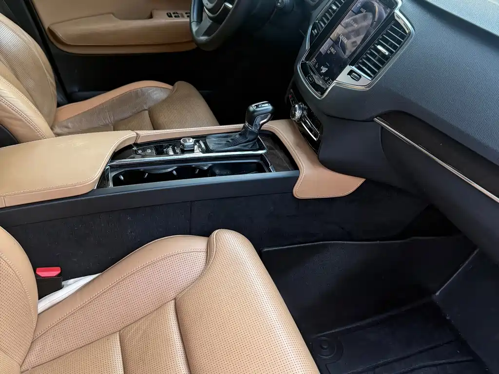Volvo XC90 — миниатюра 10