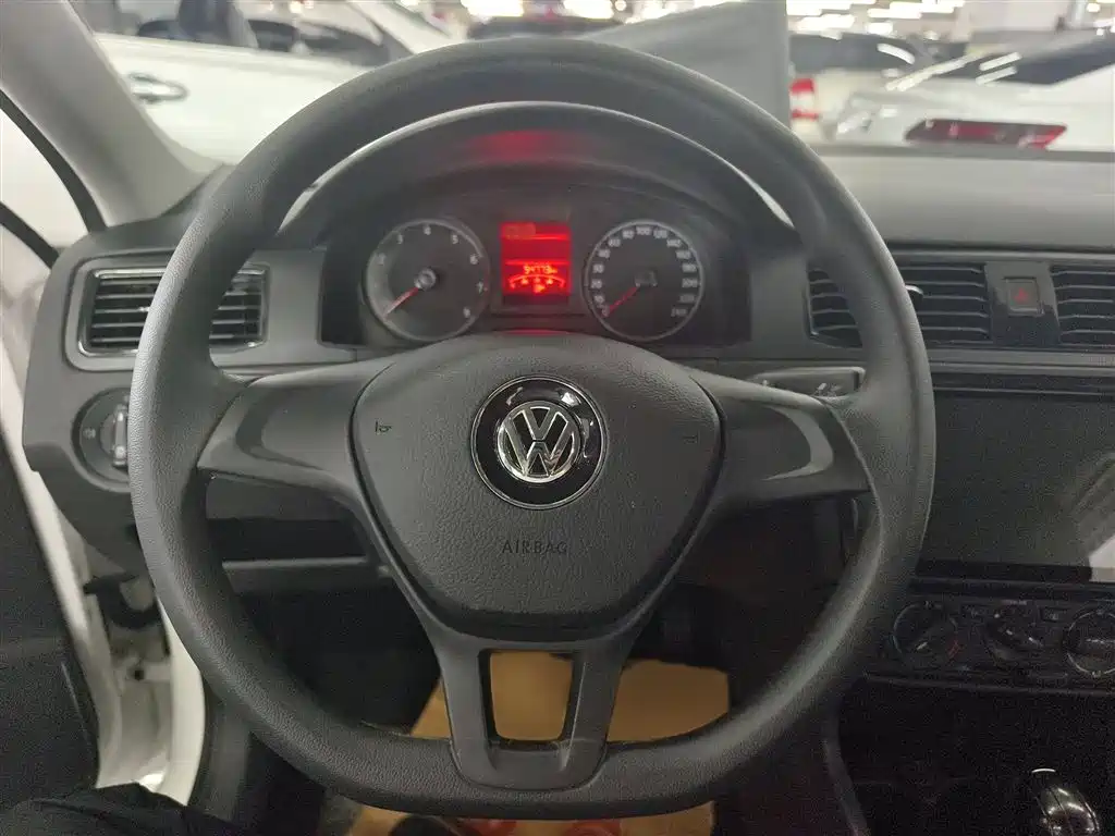VOLKSWAGEN SANTANA