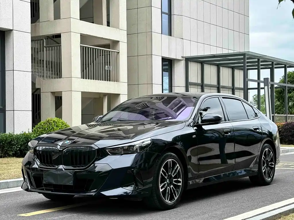 BMW 5 Series 2025