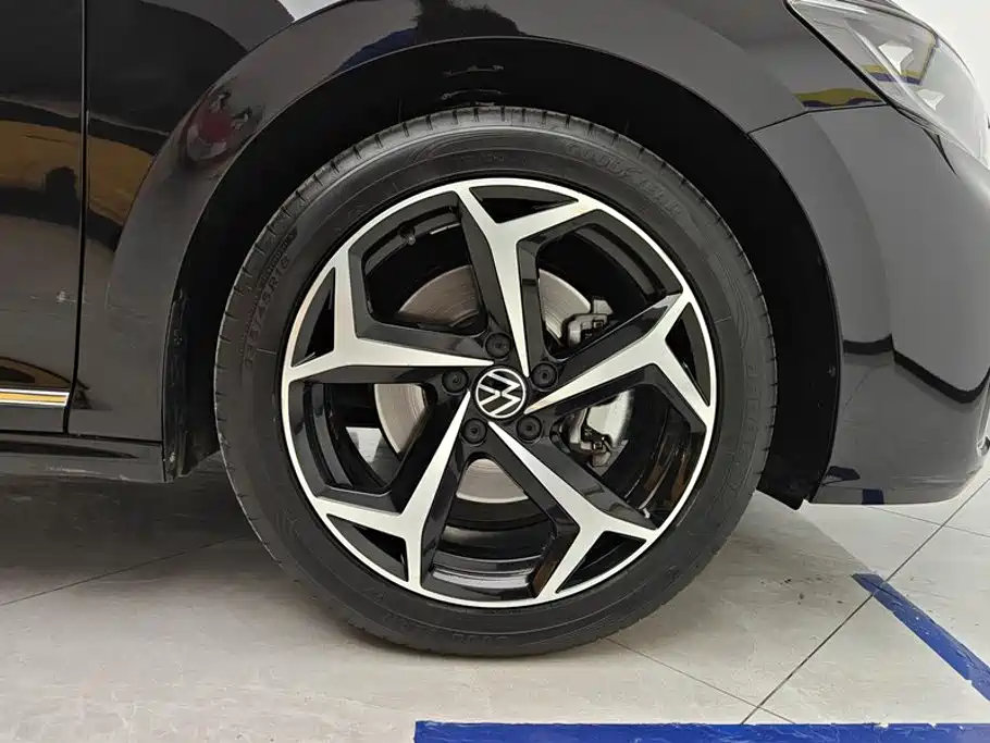 Volkswagen Passat 2023 330TSI Elite