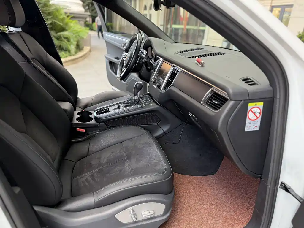 Porsche Macan — миниатюра 7