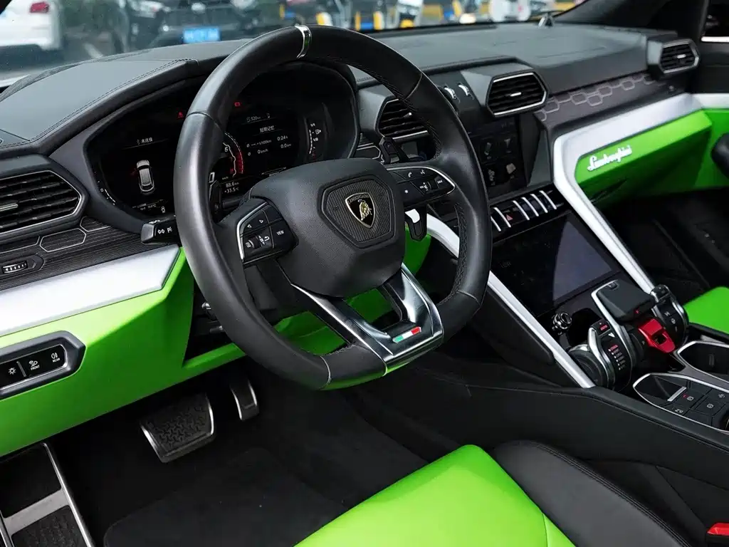 Lamborghini Urus — миниатюра 9