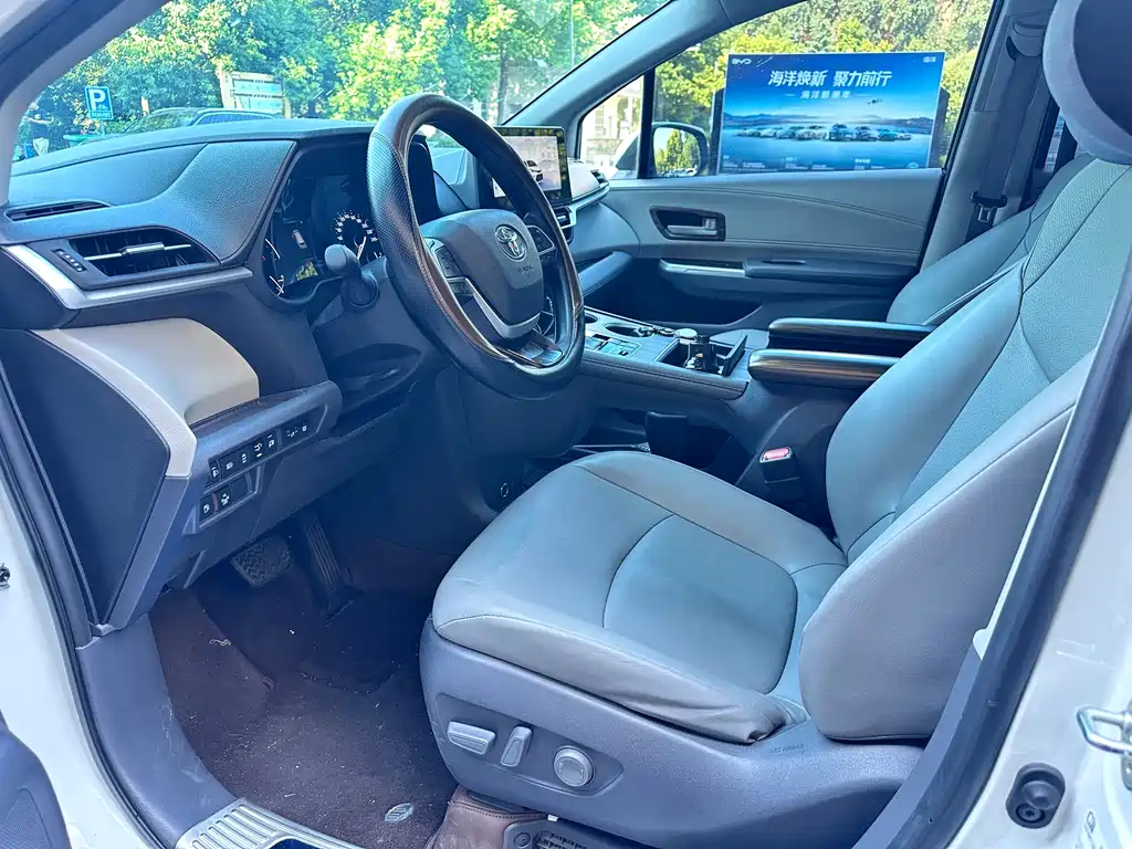 Toyota Granvia — миниатюра 6