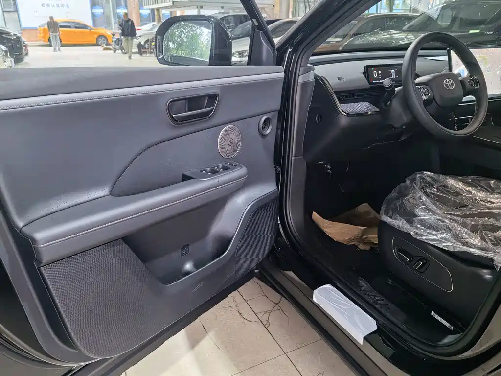 Toyota bZ3X — миниатюра 6
