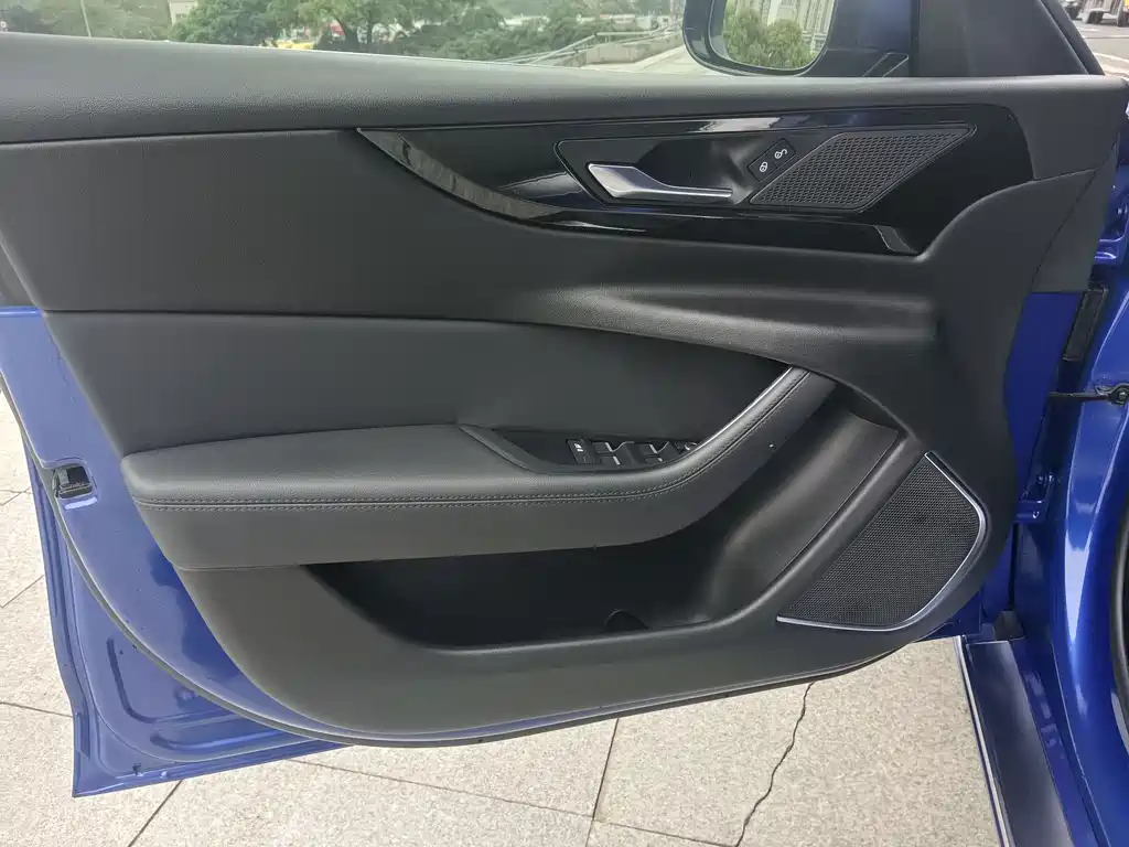 Jaguar XEL - фото 14