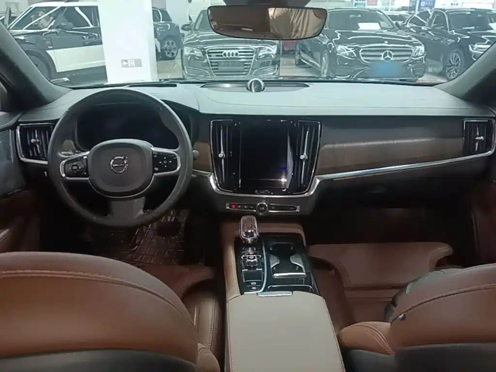 Volvo S90 2022 T8 E Luxury
