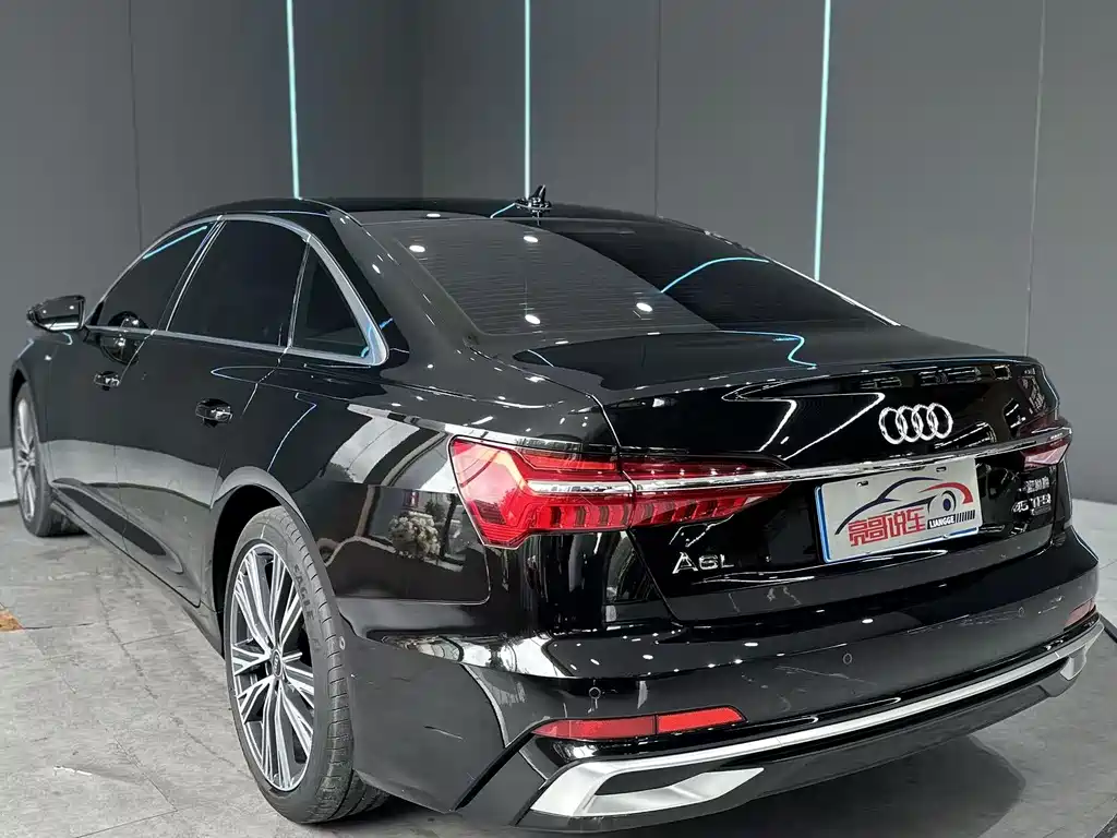 Audi A6L - фото 8