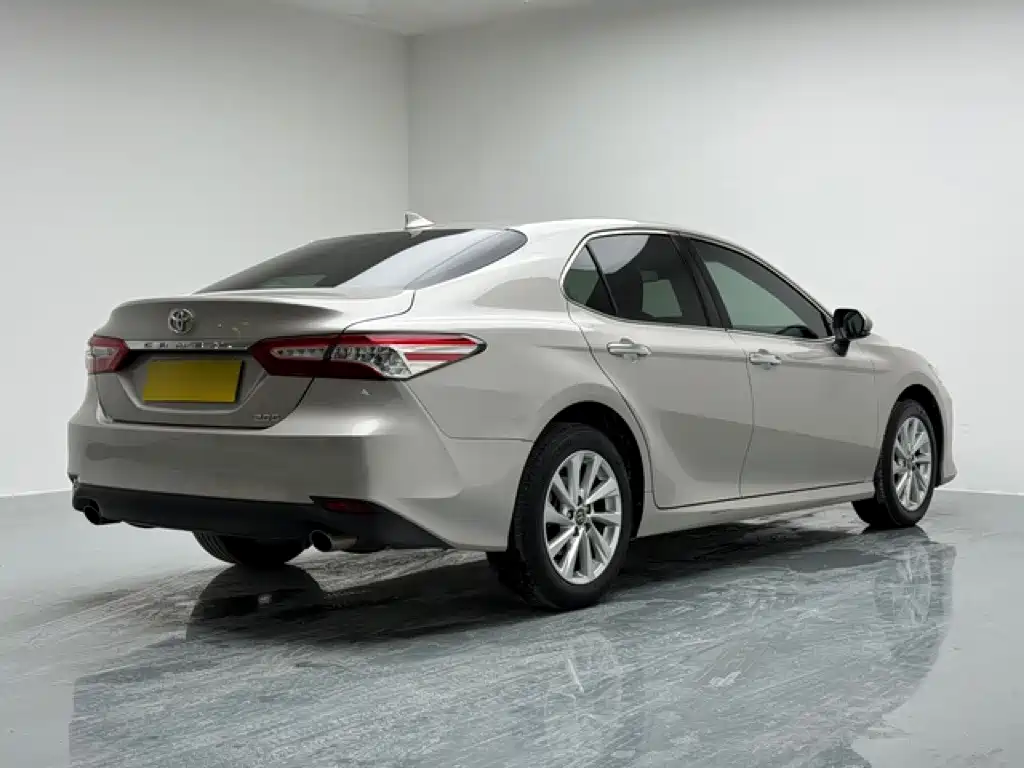 Toyota Camry — миниатюра 6