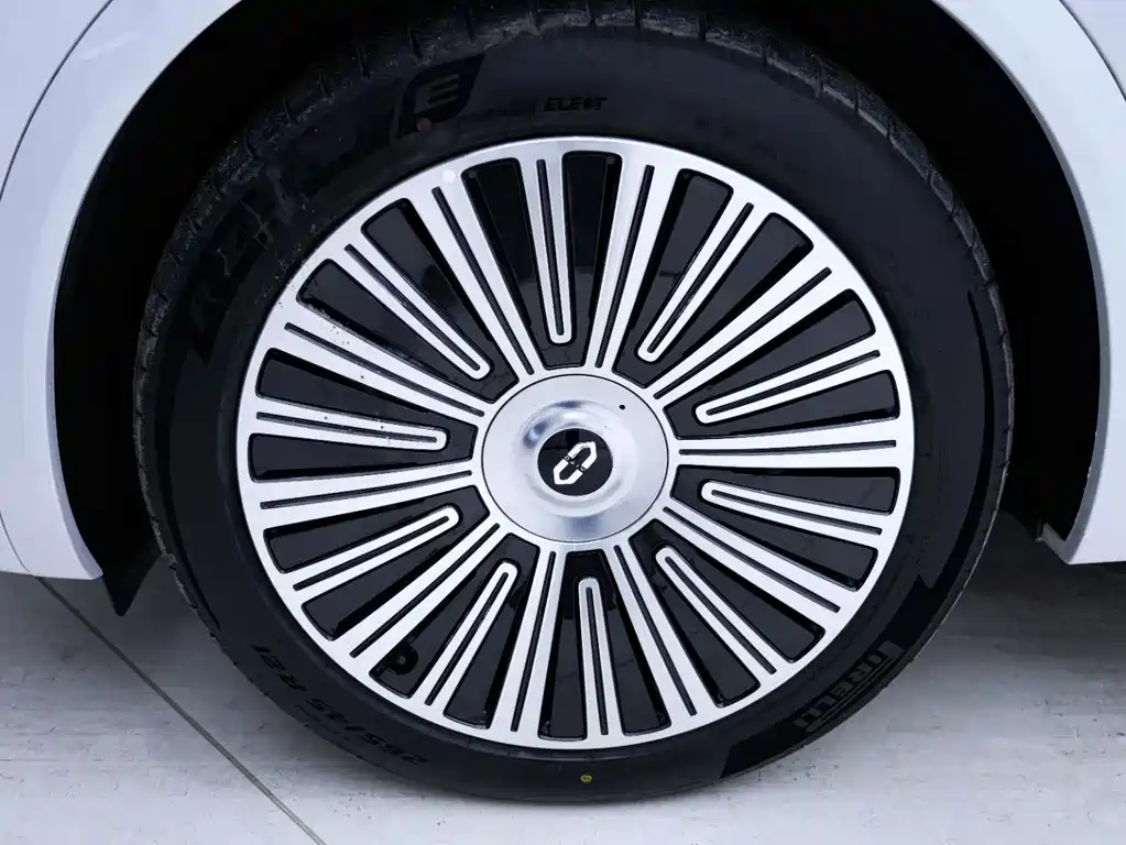 Aito M8 2025 Ultra 53.4kWh 5 мест (192 )