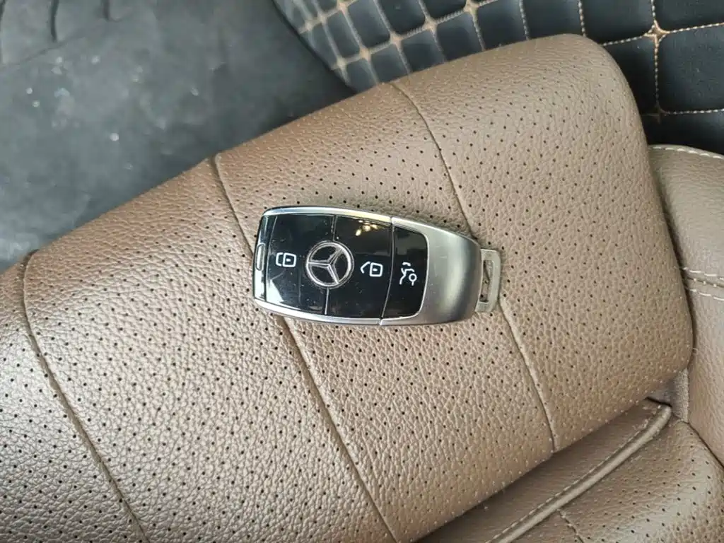 Mercedes-Benz E-Class — миниатюра 9