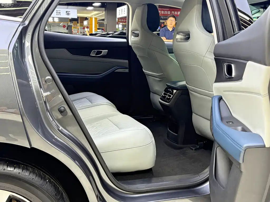 Changan UNI-K iDD — миниатюра 11