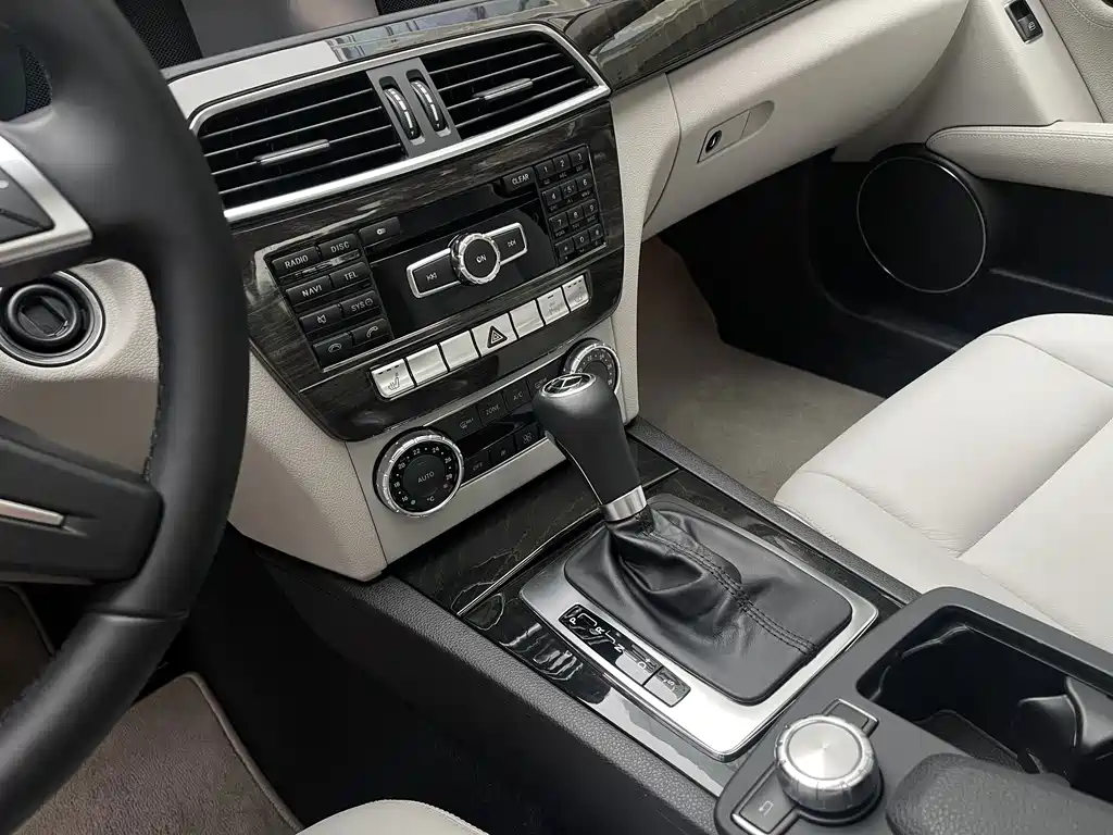 Mercedes-Benz C-Class — миниатюра 16