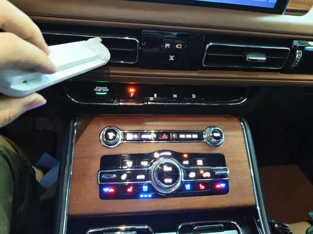 Lincoln Aviator — миниатюра 14