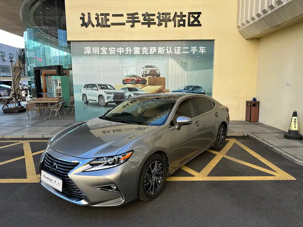 Lexus ES