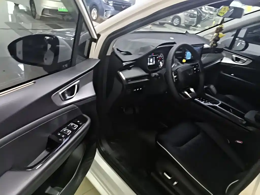 Wuling Jiachen — миниатюра 16