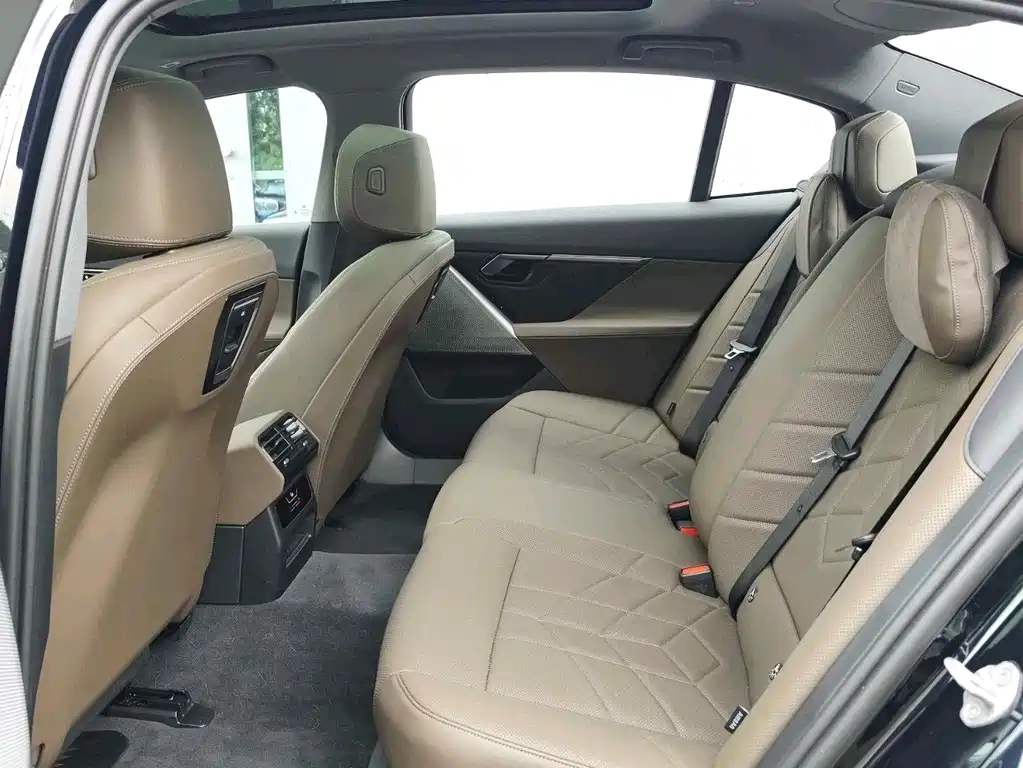 BMW i5 — миниатюра 11
