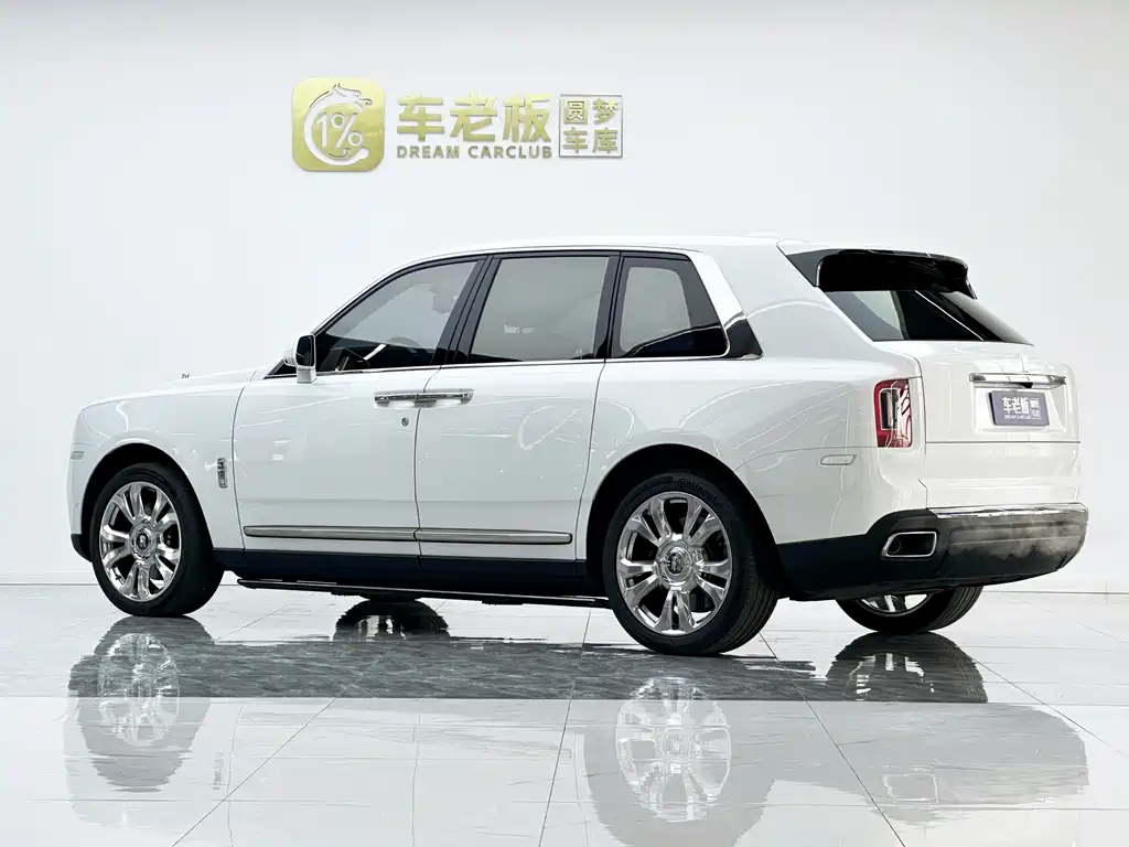 Rolls-Royce Cullinan 2022 6.7T мест
