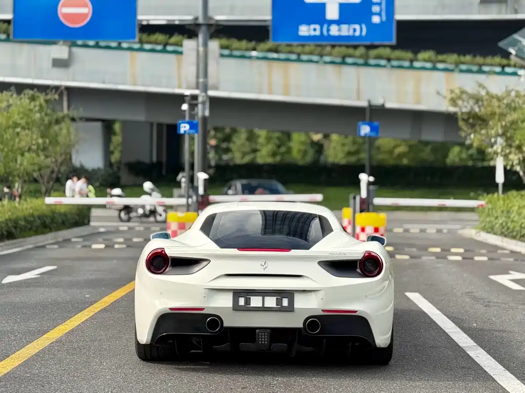 Ferrari 488 — миниатюра 8