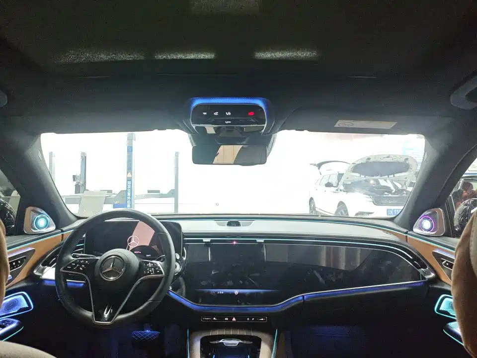 Mercedes-Benz E-Class — миниатюра 3