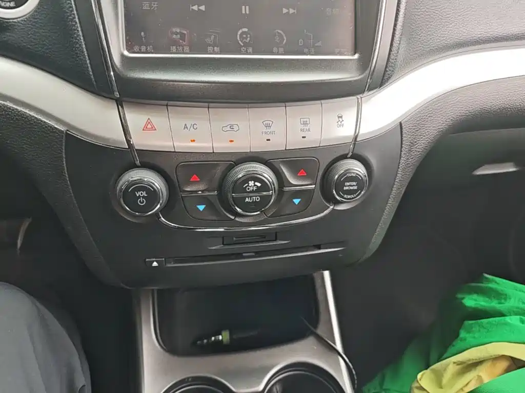 Dodge Journey — миниатюра 13
