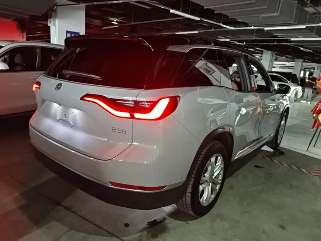 NIO ES8 2020 415KM мест