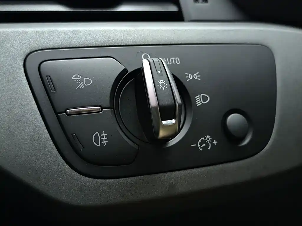 Audi A4L — миниатюра 12