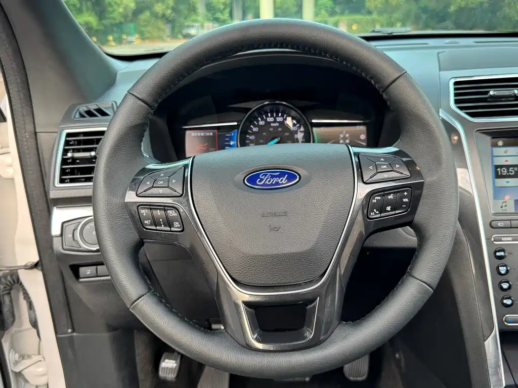 Ford Explorer (Import) — миниатюра 14