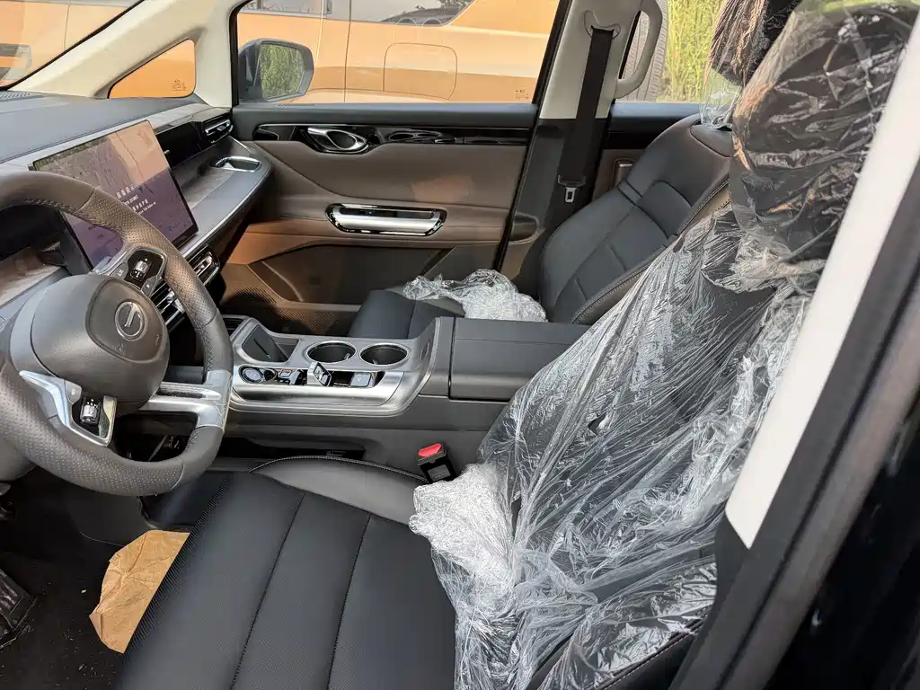 GAC Motor Trumpchi E8 PHEV — миниатюра 12