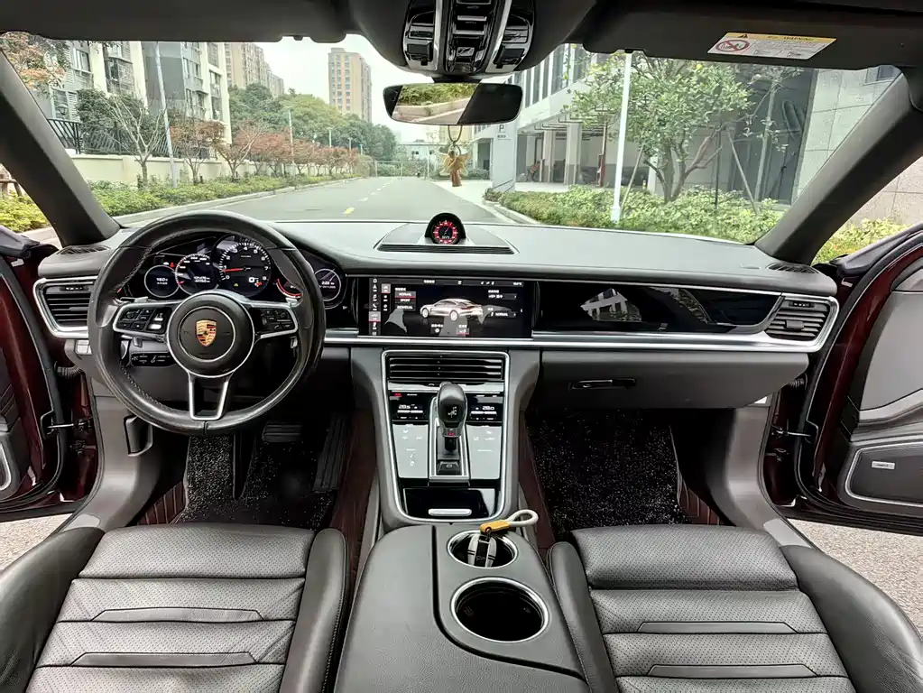 PORSCHE PANAMERA