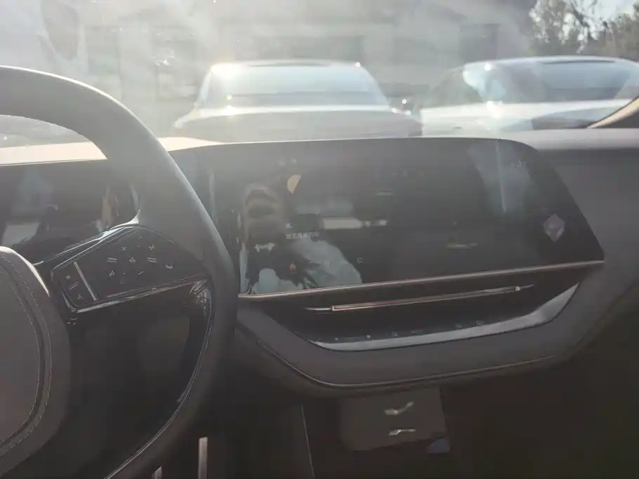 Hongqi Hongqi EH7 — миниатюра 13