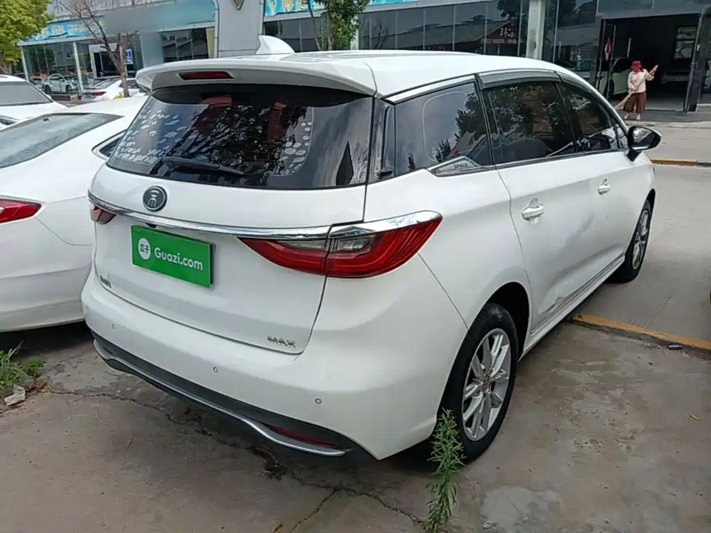 BYD MAX — миниатюра 7