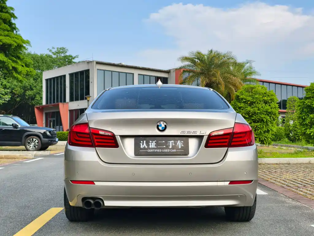 BMW 5 Series — миниатюра 6