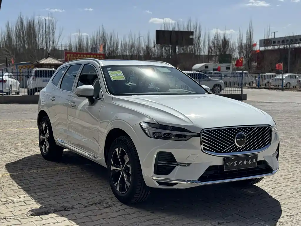 Volvo XC60 2026 B5 Luxury