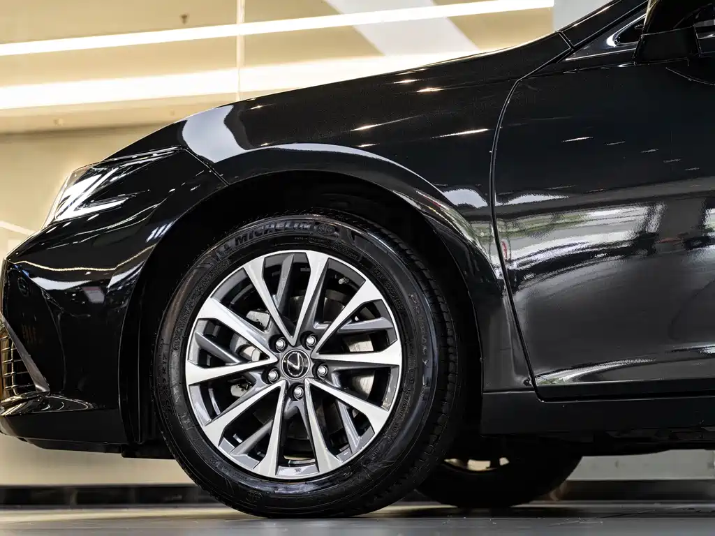 Lexus ES 2025 300h Premium