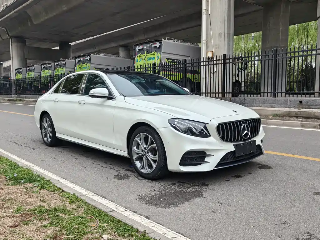 Mercedes-Benz E-Class — миниатюра 3
