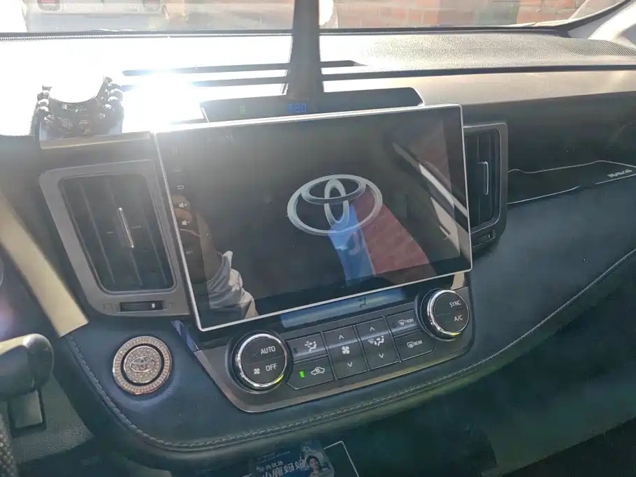Toyota RAV4 — миниатюра 13