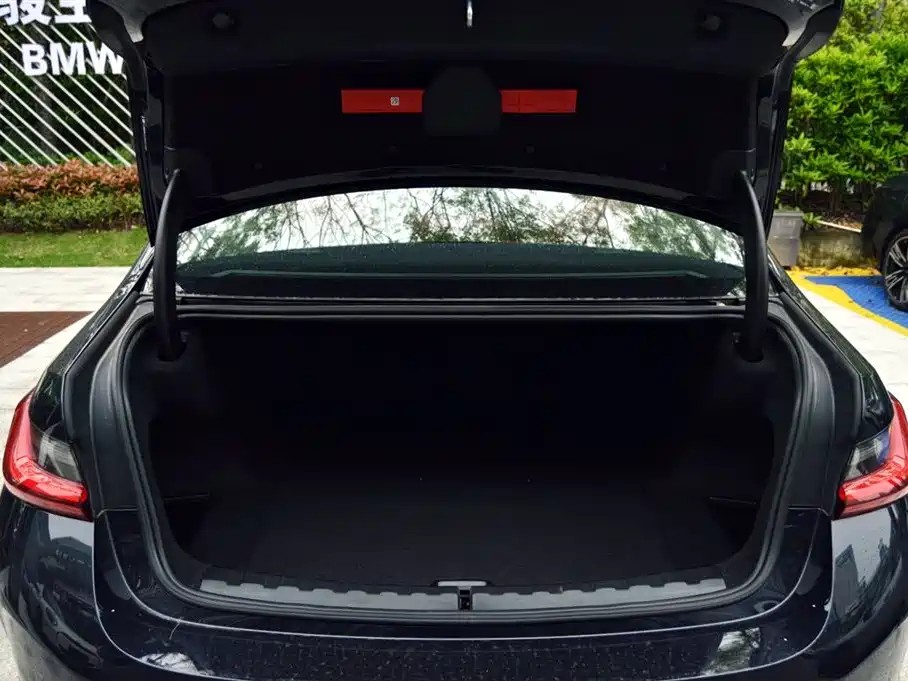 BMW i3 2025 eDrive 40 L