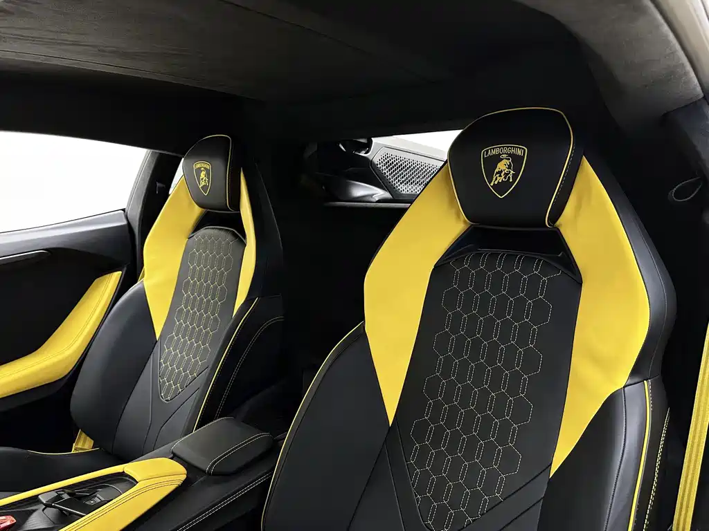 Lamborghini Revuelto — миниатюра 16