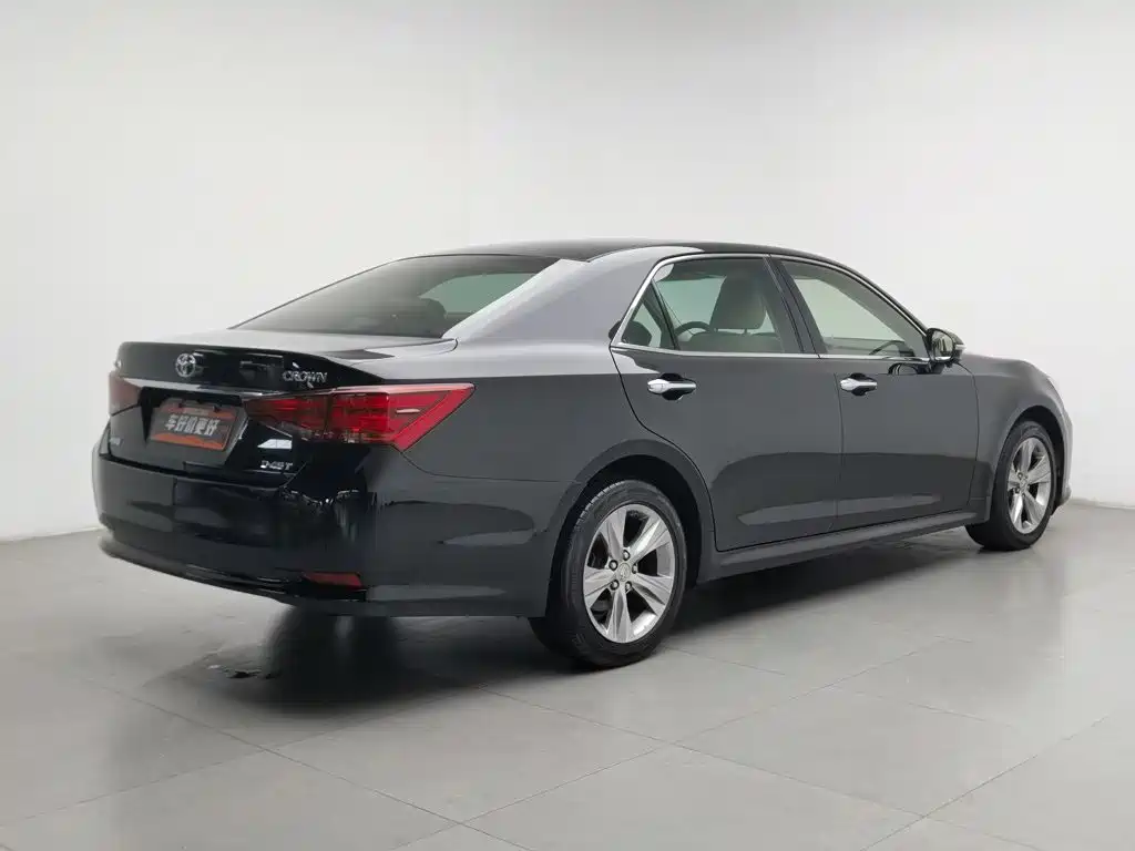 Toyota Crown — миниатюра 2