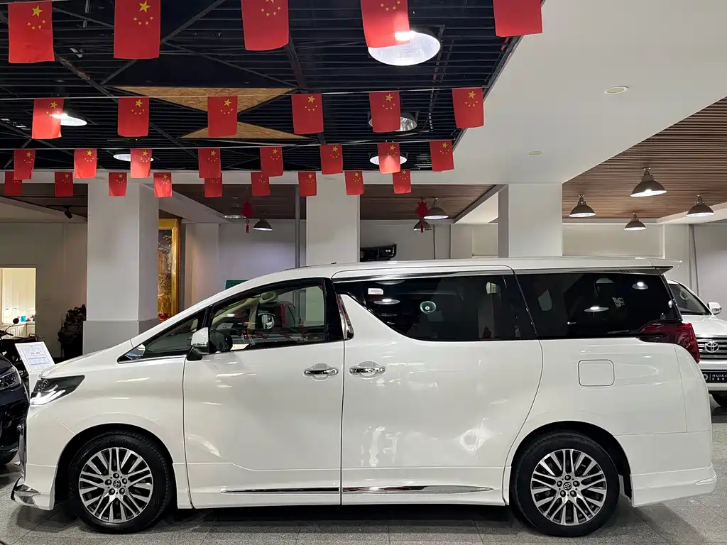Toyota Alphard — миниатюра 18