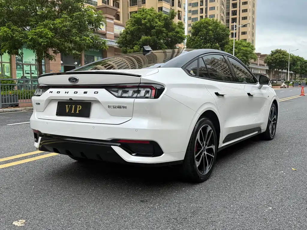 Ford Mondeo — миниатюра 6