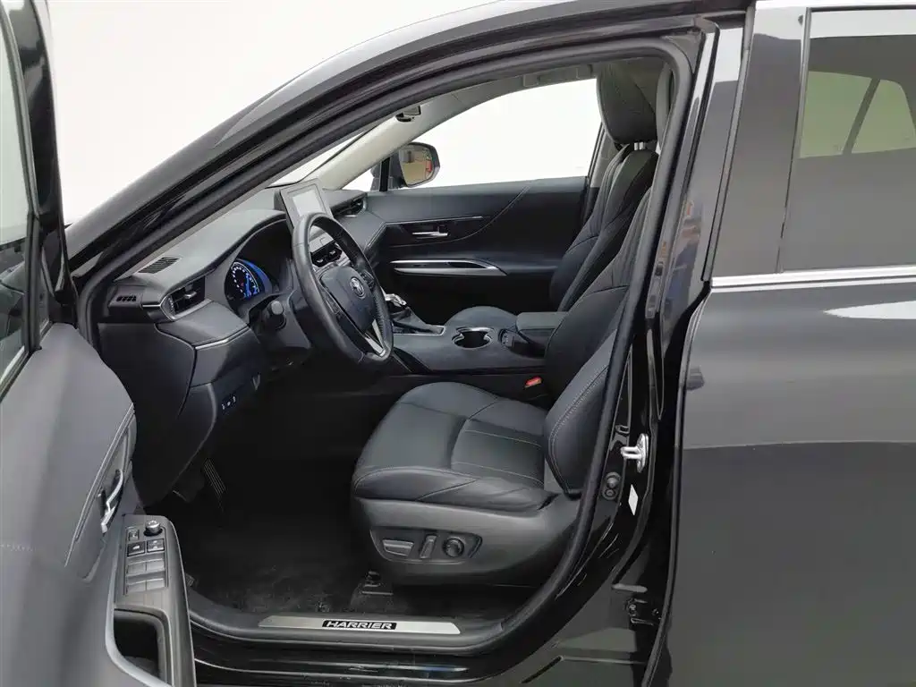 Toyota Harrier 2022 2.5L CVT Luxury