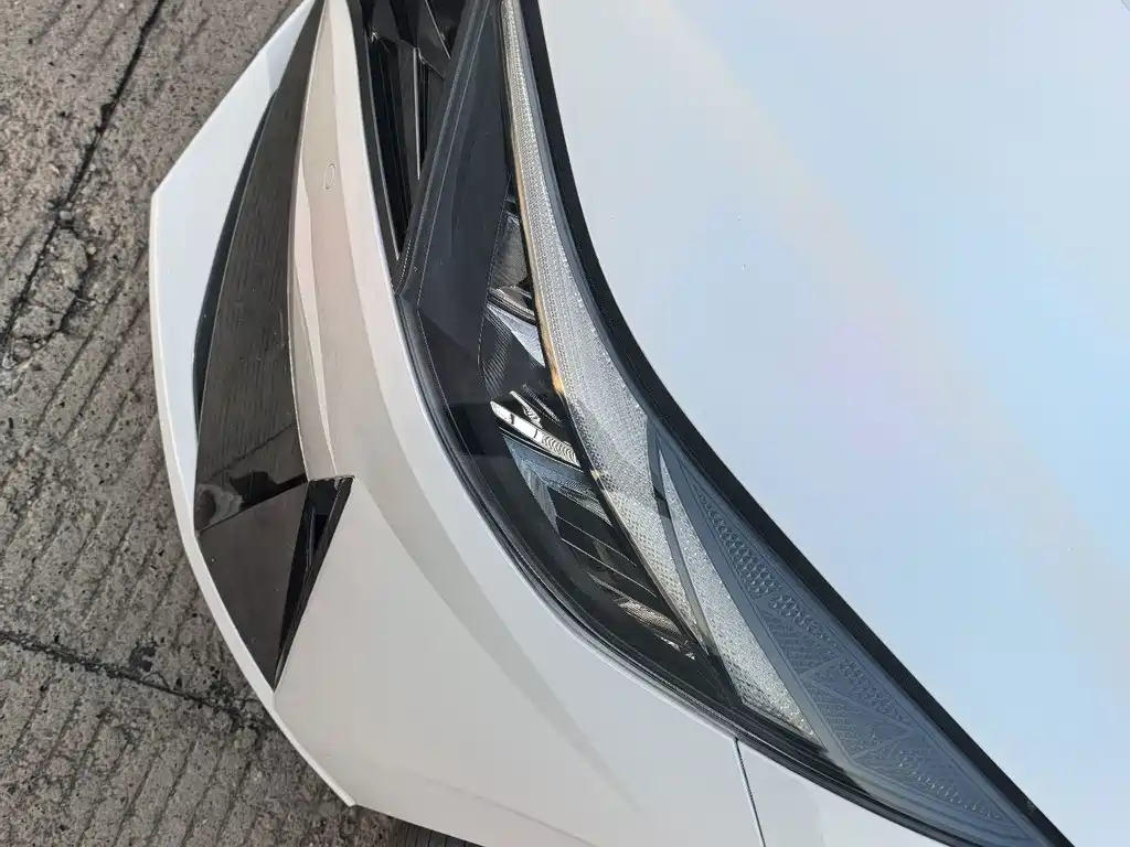 Hyundai Elantra — миниатюра 12