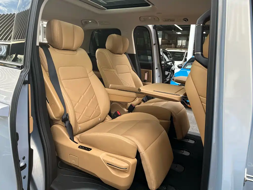 GAC Motor 传祺E8 PHEV — миниатюра 13