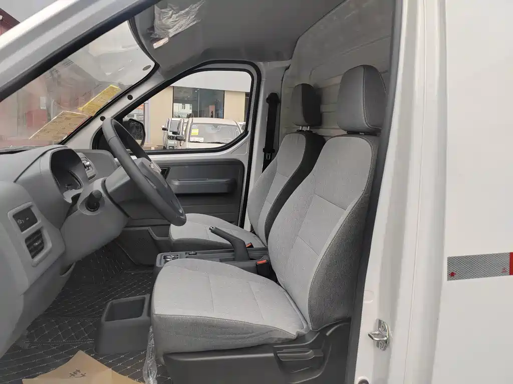 Wuling Yangguang — миниатюра 5