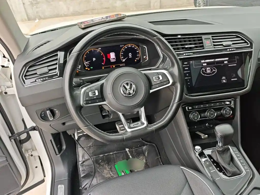 Volkswagen Tiguan L — миниатюра 11