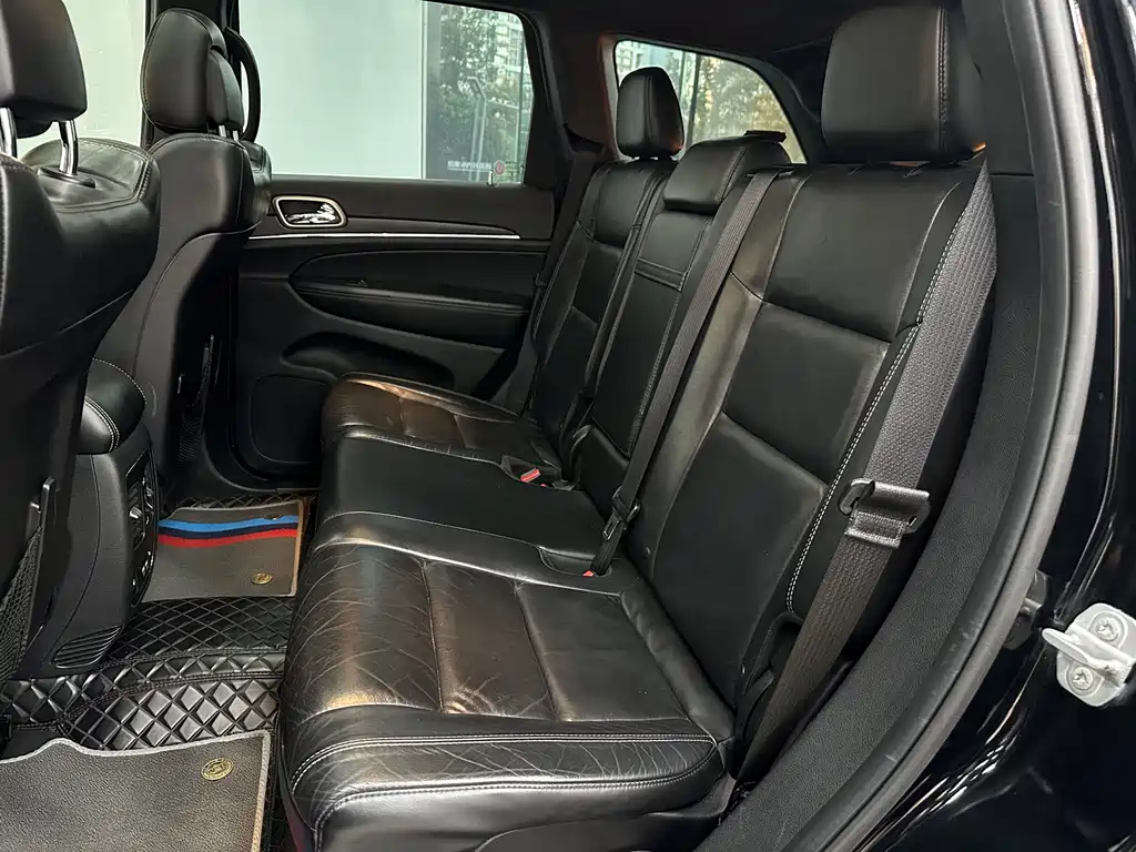 Jeep Grand Cherokee (Import) — миниатюра 21